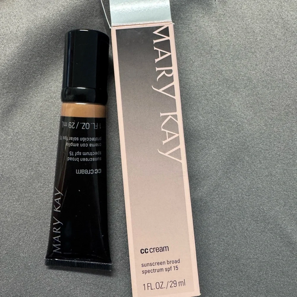 Mary Kay against environmental correcting aging